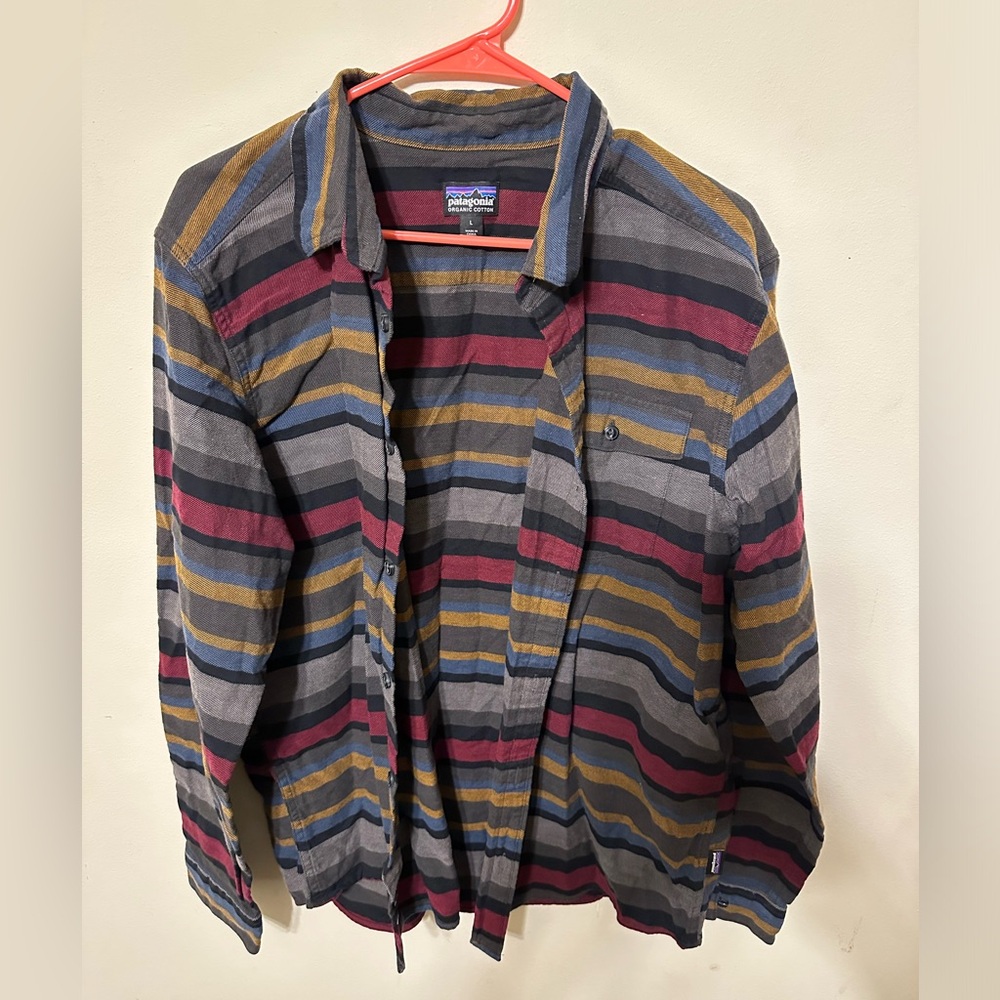 Patagonia Men's Lightweight Fjord Flannel Shirt
Style #54020 Size L